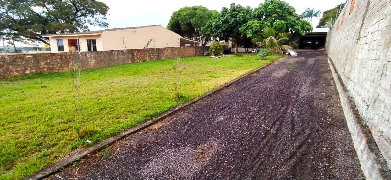 Terreno a venda no bairro Canada em Cascavel Pr