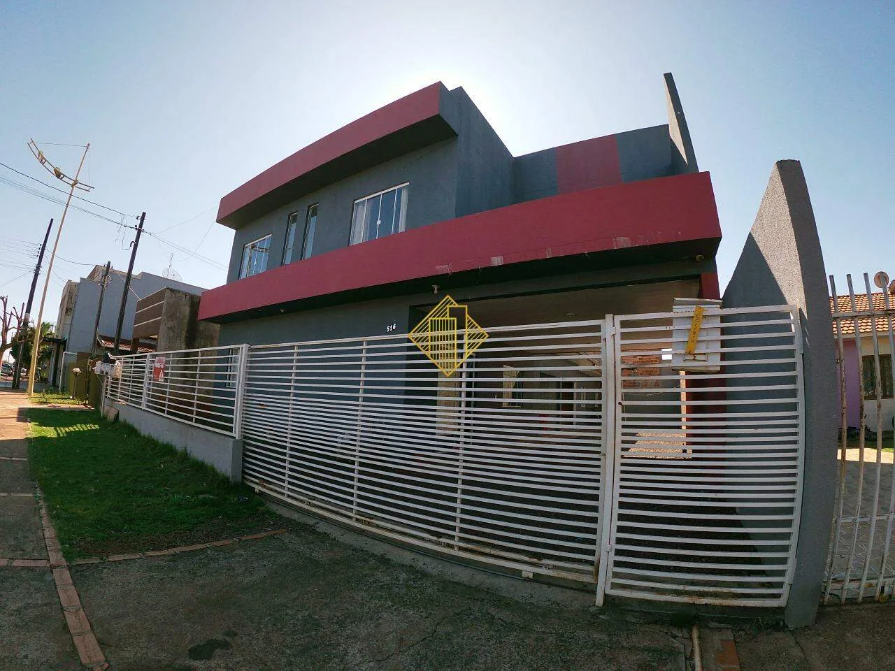 Sobrado à venda, 4 quartos, 1 suíte, 4 vagas, Jardim Coopagro - Toledo/PR