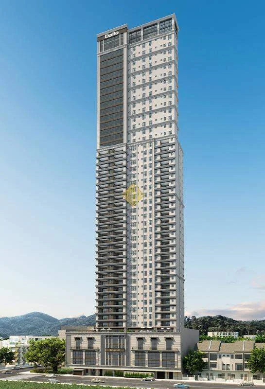 APARTAMENTO NO CENTRO DE ITAPEMA, SC COM 4 SUÍTES