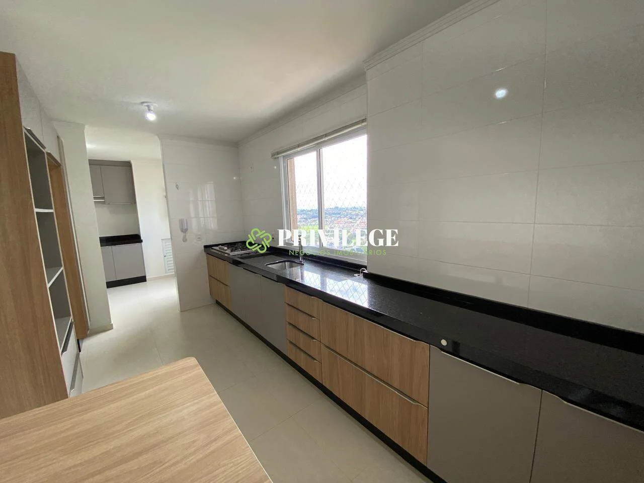 Apartamento Semimobiliado no edifício Abraham Lincoln.