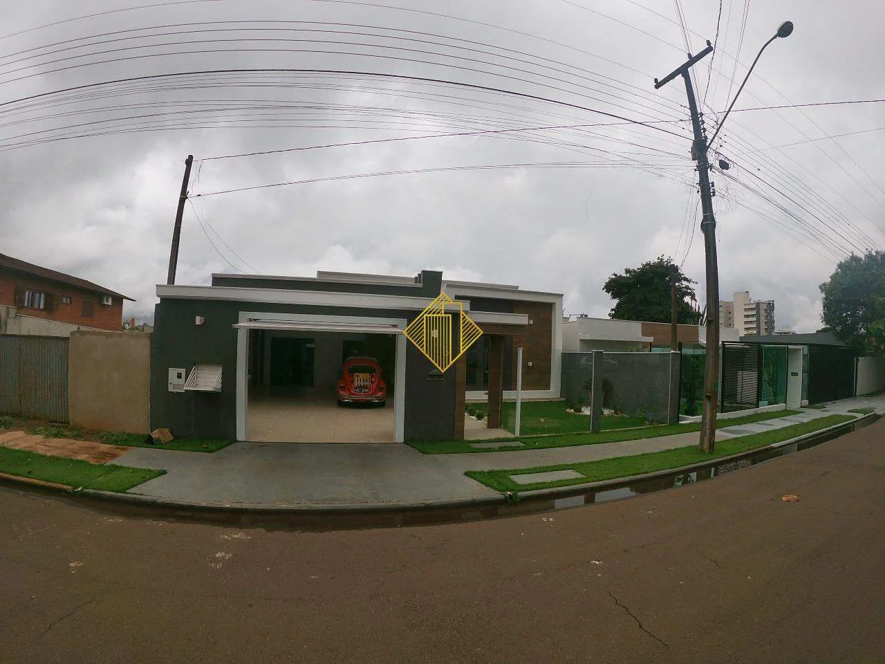 EXCELENTE CASA NO JARDIM LA SALLE COM PISCINA / EDÍCULA COMPLETA