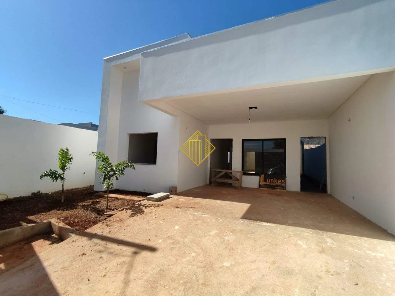 CASA COM DUAS SUÍTES E ÁREA GOURMET PRÓXIMA AO LAGO NOVO