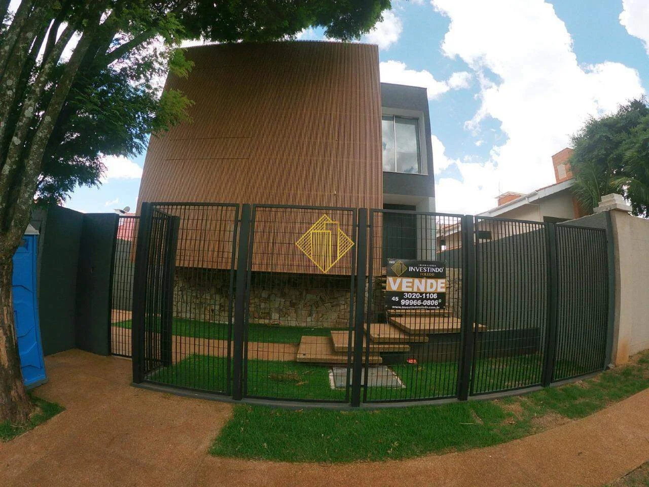 Sobrado à venda, 3 quartos, 3 suítes, 7 vagas, Jardim La Salle - Toledo/PR