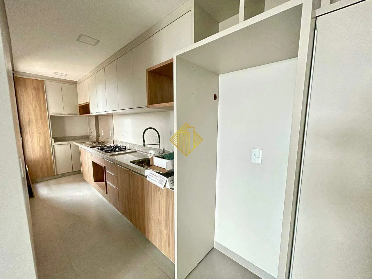 APARTAMENTO SEMI MOBILIADO COM 1 SUÍTE NO JARDIM LA SALLE EM TOLEDO-PARANÁ