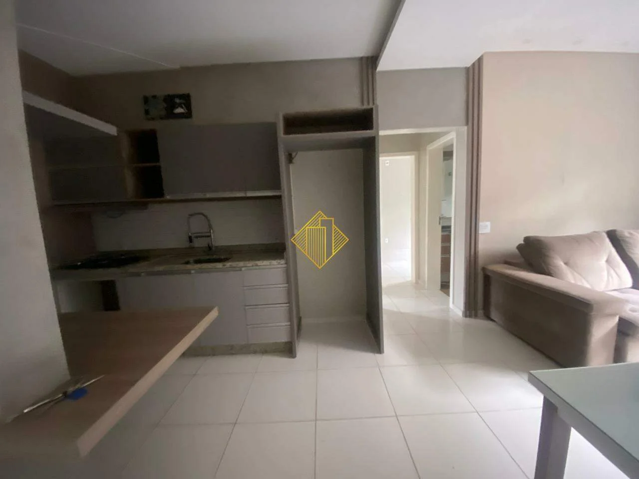 APARTAMENTO TÉRREO JARDIM PANCERA SEMI MOBILIADO EM TOLEDO-PARANÁ