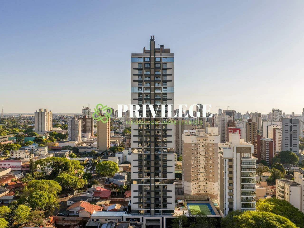 Apartamento de 3 suítes com 3 vagas no Centro de Cascavel - Ed. Francisco Henrique Renz