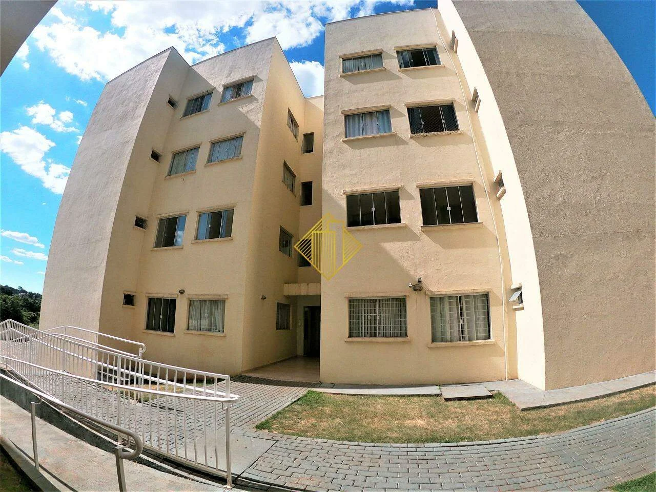 **APARTAMENTO COM 1 SUÍTE E 1 QUARTO NA VILA INDUSTRIAL, TOLEDO-PR**