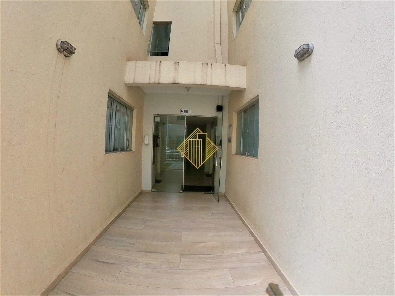 **APARTAMENTO COM 1 SUÍTE E 1 QUARTO NA VILA INDUSTRIAL, TOLEDO-PR**