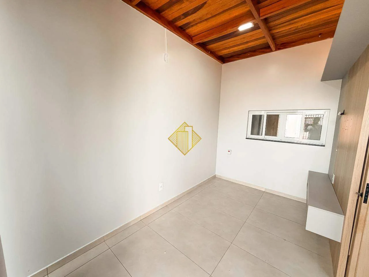 *** CASA SEMI-MOBILIADA PARA LOCAÇÃO NO JARDIM COOPAGRO EM TOLEDO - PARANÁ***