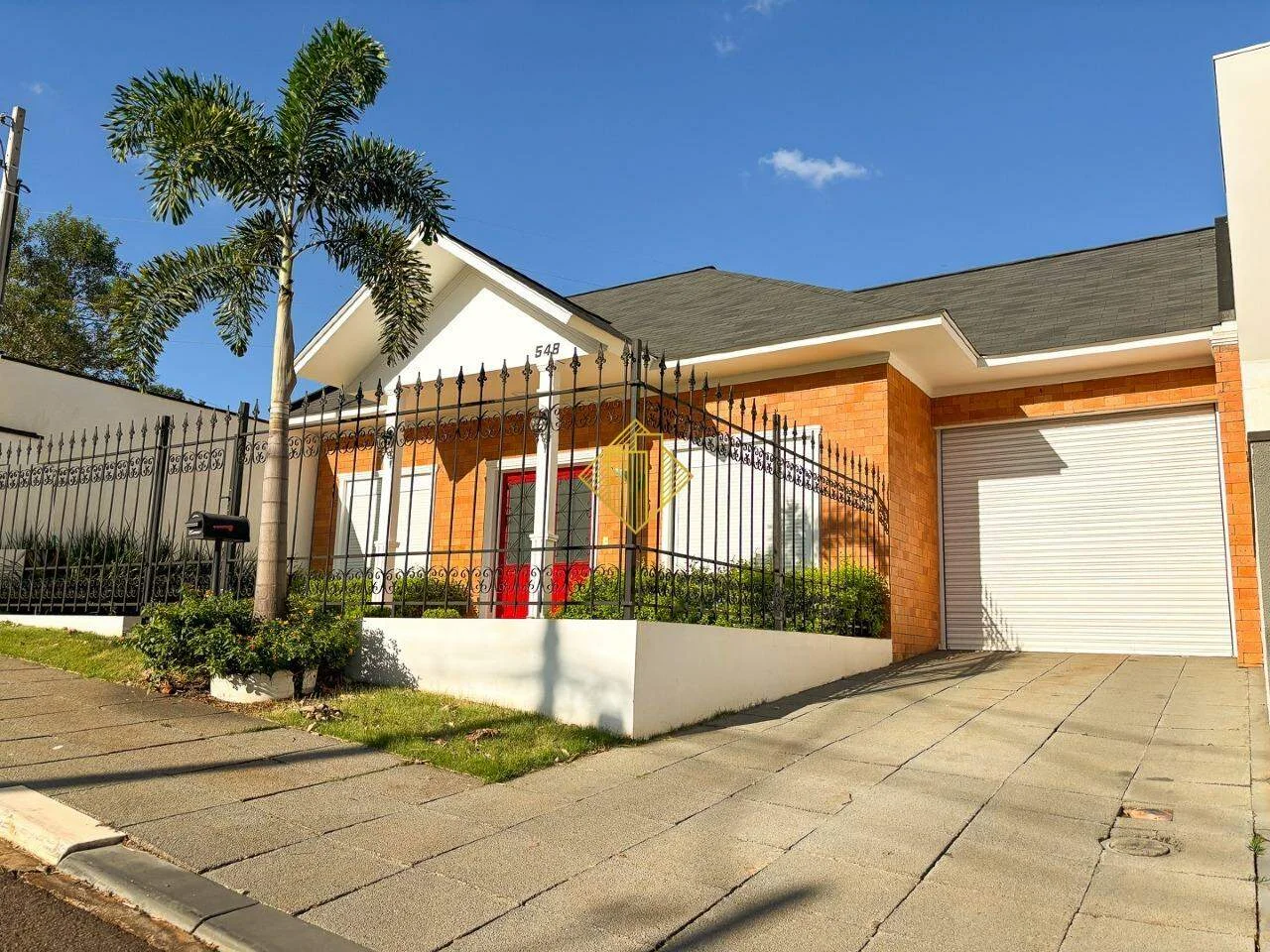 **CASA ALTO PADRÃO COM 02 SUÍTES E 01 QUARTO - JARDIM PANCERA - TOLEDO-PR**