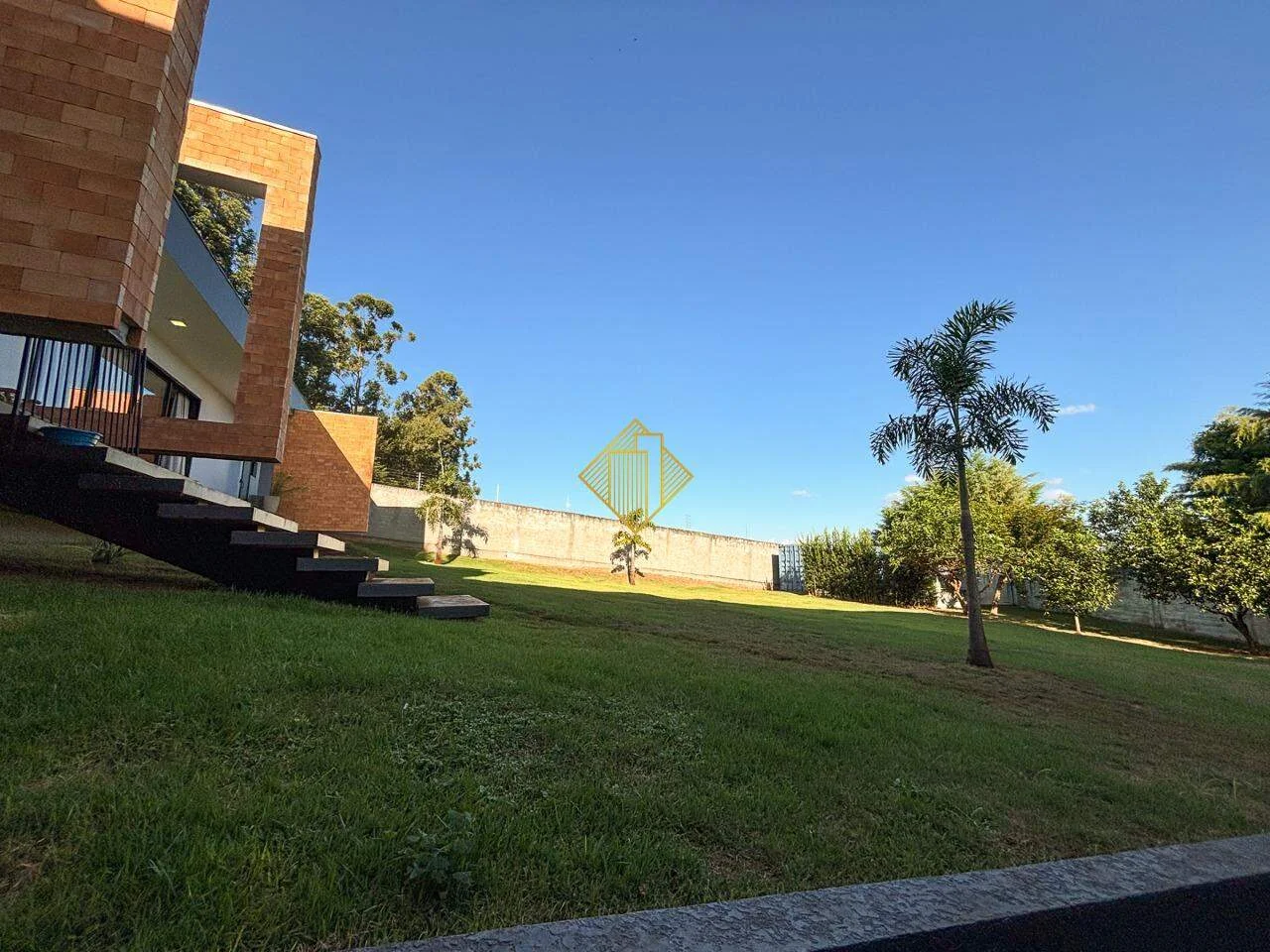 REFUGIO DE LUXO E TRANQUILIDADE, CHACARA A 7 KM DO CENTRO DA CIDADE!