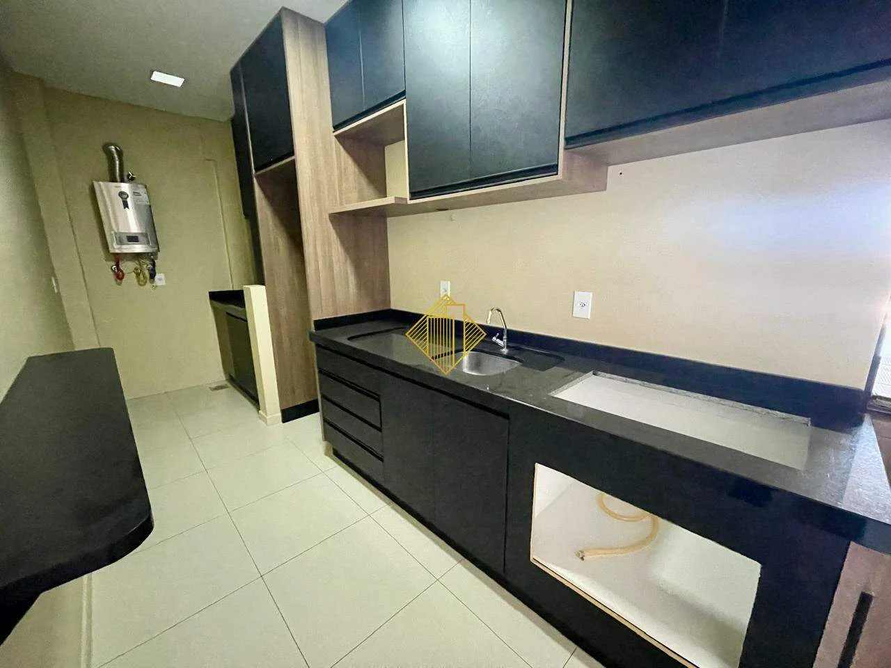 APARTAMENTO COM 1 SUÍTE E 1 QUARTO PARA LOCAÇÃO NA VILA INDUSTRIAL EM TOLEDO - PARANÁ