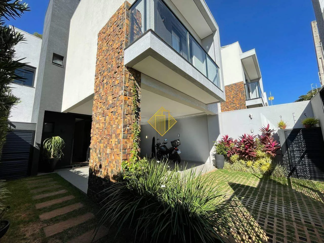 SOBRADO À VENDA, 4 QUARTOS, PISCINA, PERSIANAS ELETRICAS, SEMI-MOBILIADO ALTO PADRAO, Vila Industrial - TOLEDO PR