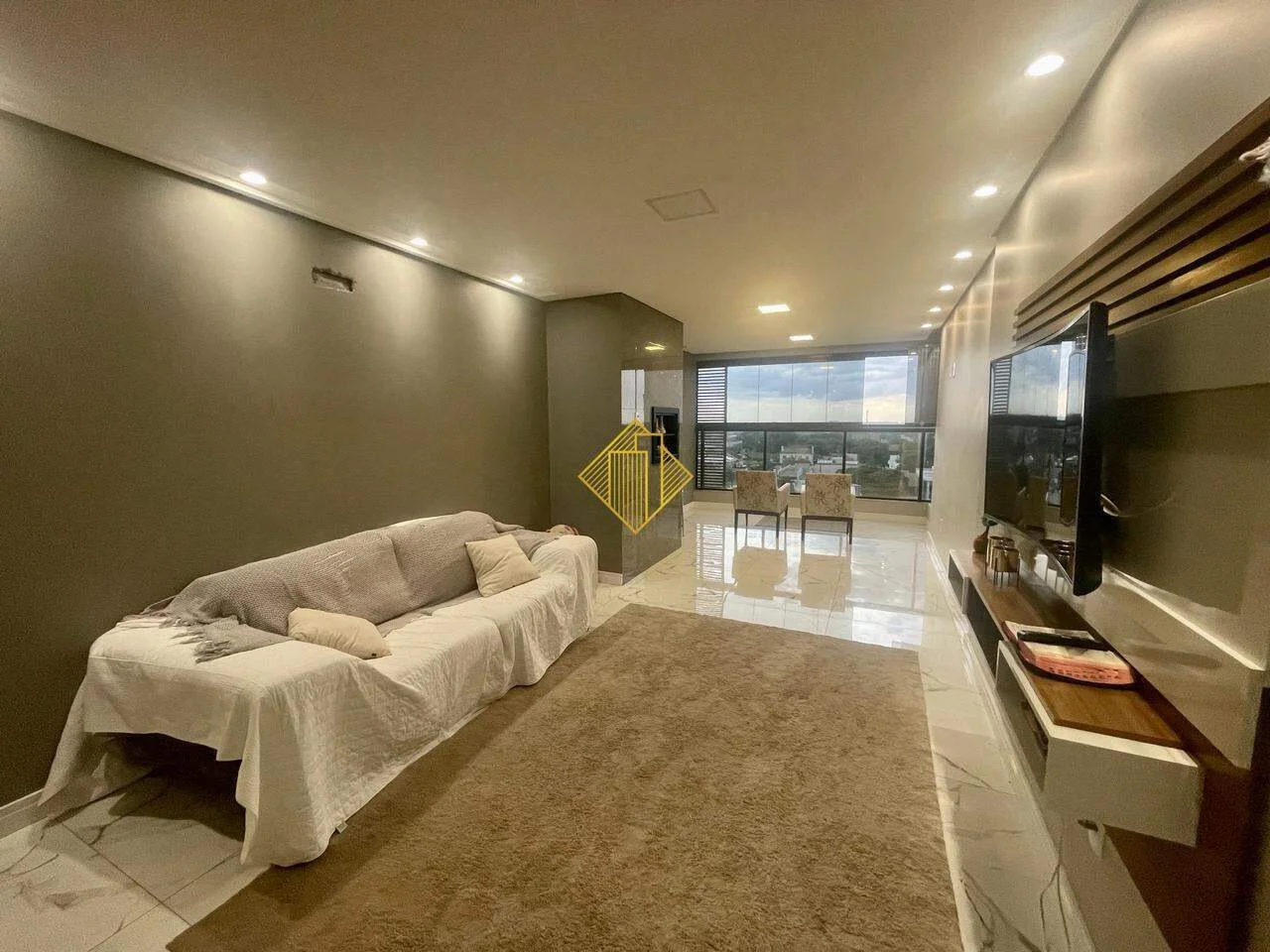 **APARTAMENTO COM VISTA PARA O LAGO JARDIM LA SALLE TOLEDO-PARANÁ**