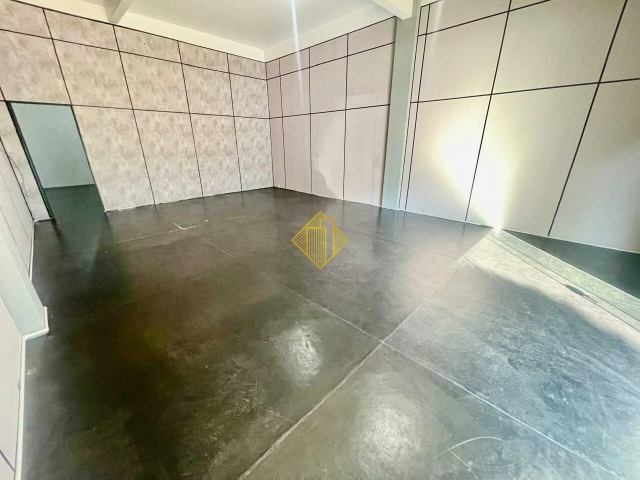 SALA COMERCIAL COM 100M² PARA LOCAÇÃO NO CENTRO DE TOLEDO - PARANÁ