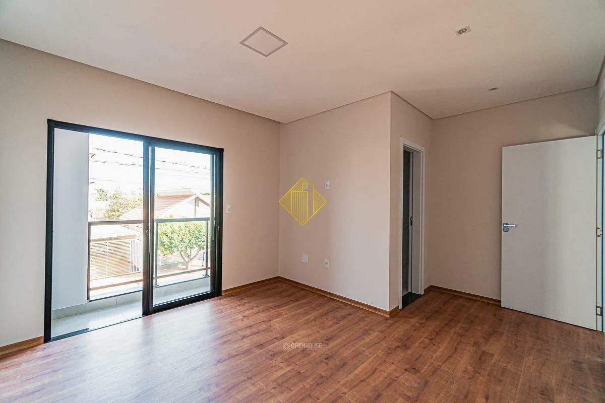 Sobrado à venda, 3 quartos, 1 suíte, 2 vagas, Jardim Gisela - Toledo/PR