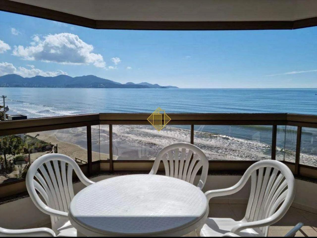 Belíssimo apartamento frente mar em Itapema
