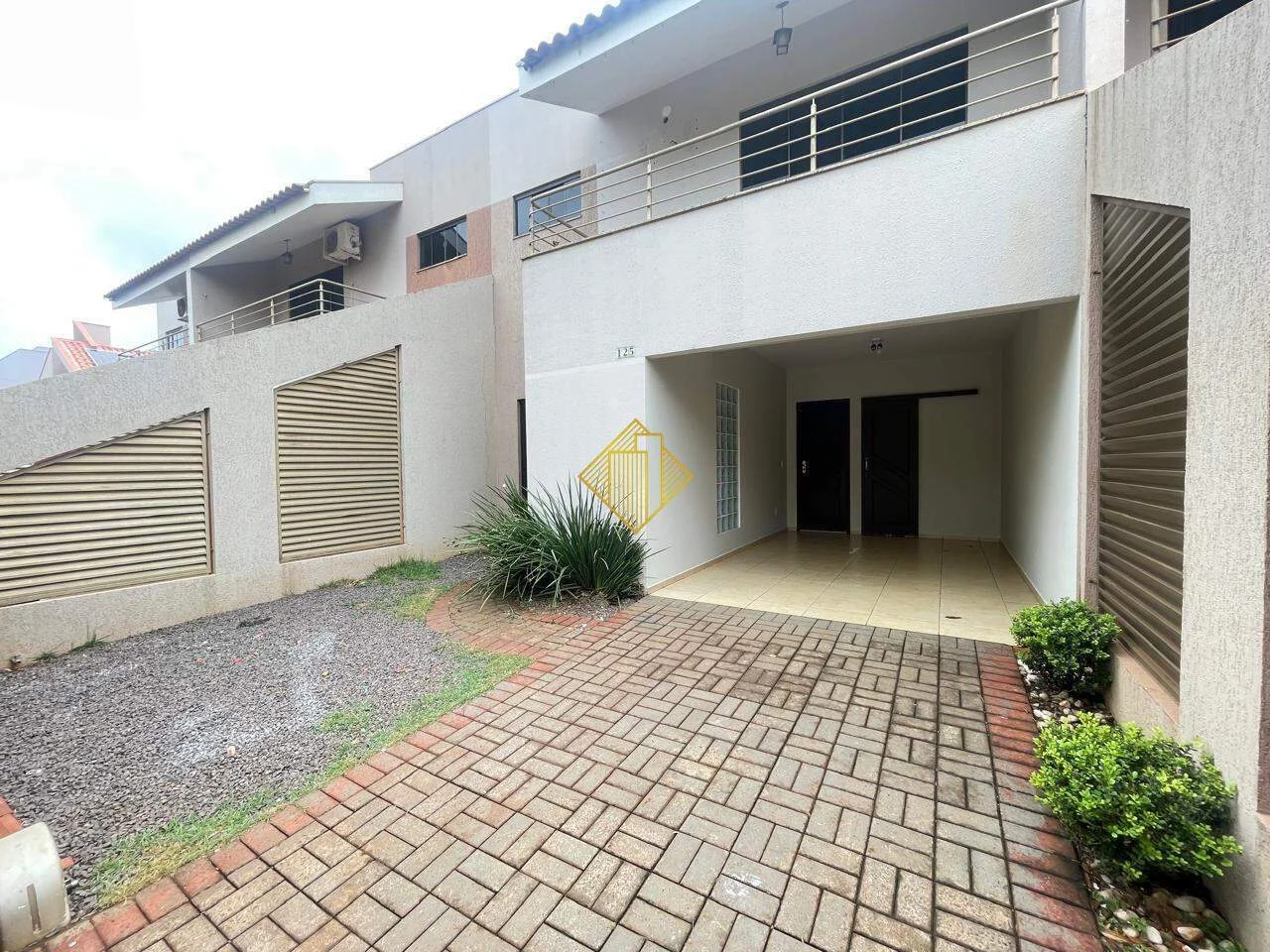 SOBRADO PARA LOCAÇÃO COM 1 SUÍTE E 2 QUARTOS NO JARDIM PANCERA EM TOLEDO - PARANÁ