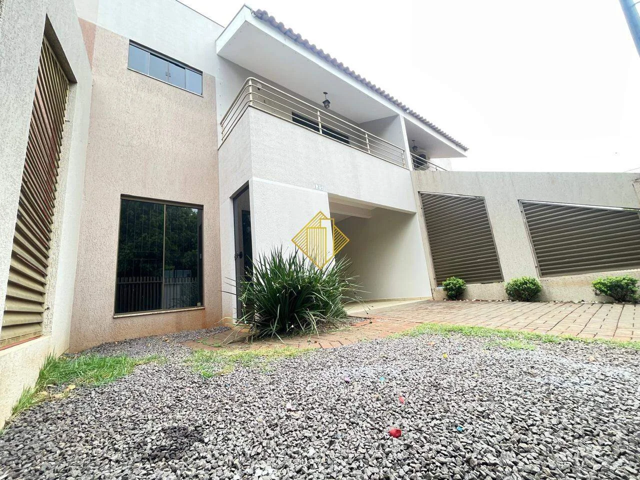 SOBRADO PARA LOCAÇÃO COM 1 SUÍTE E 2 QUARTOS NO JARDIM PANCERA EM TOLEDO - PARANÁ
