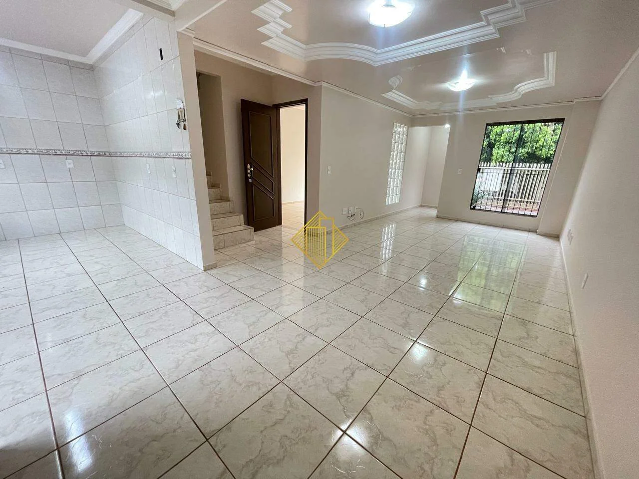 SOBRADO PARA LOCAÇÃO COM 1 SUÍTE E 2 QUARTOS NO JARDIM PANCERA EM TOLEDO - PARANÁ