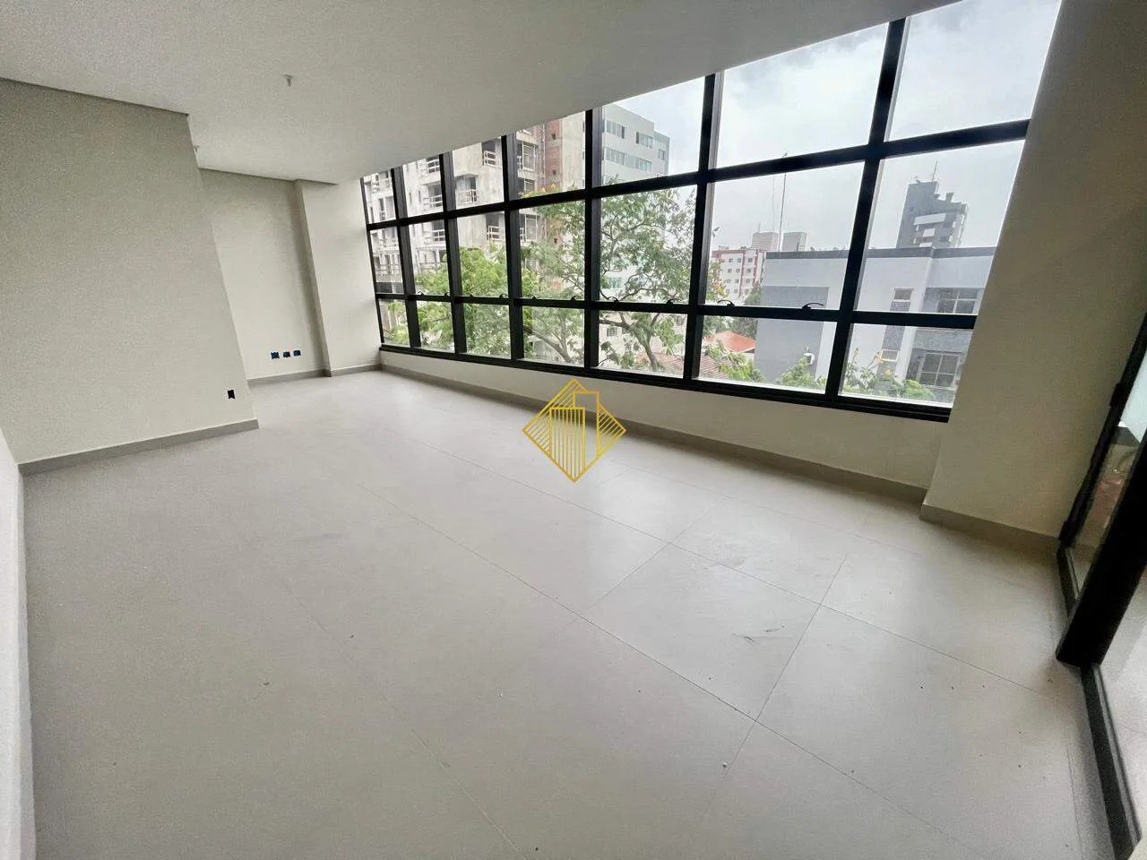 SALA COMERCIAL PARA LOCAÇÃO NO EDIFÍCIO CORPORATIVO TAIPAS EM TOLEDO-PARANÁ