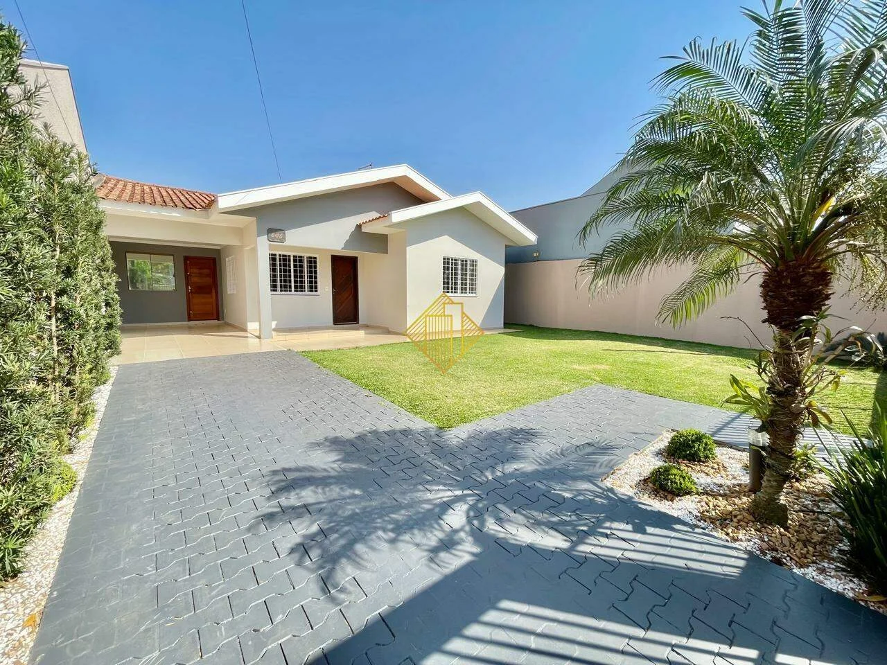 CASA COM 1 SUÍTE E DOIS QUARTOS PARA VENDA NO JARDIM GISELA EM TOLEDO - PARANÁ