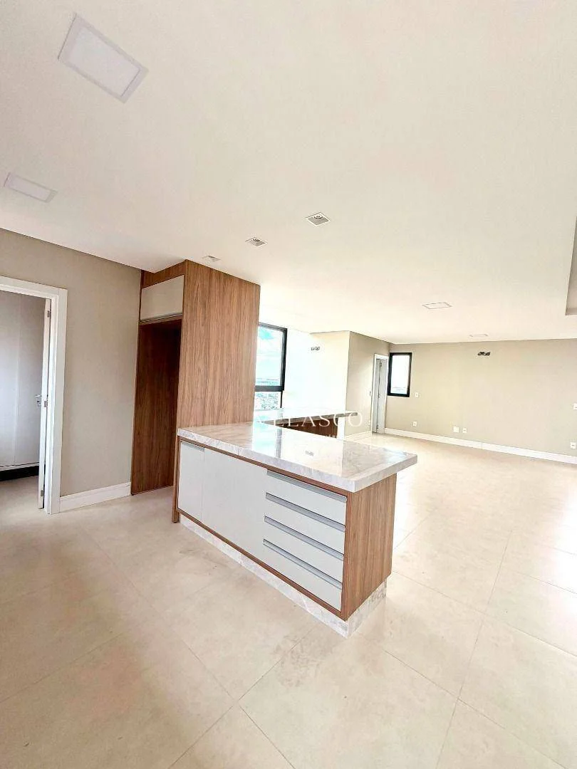 Apartamento Duplex semi-mobiliado, com 3 suítes à venda. próximo ao Centro de Cascavel.