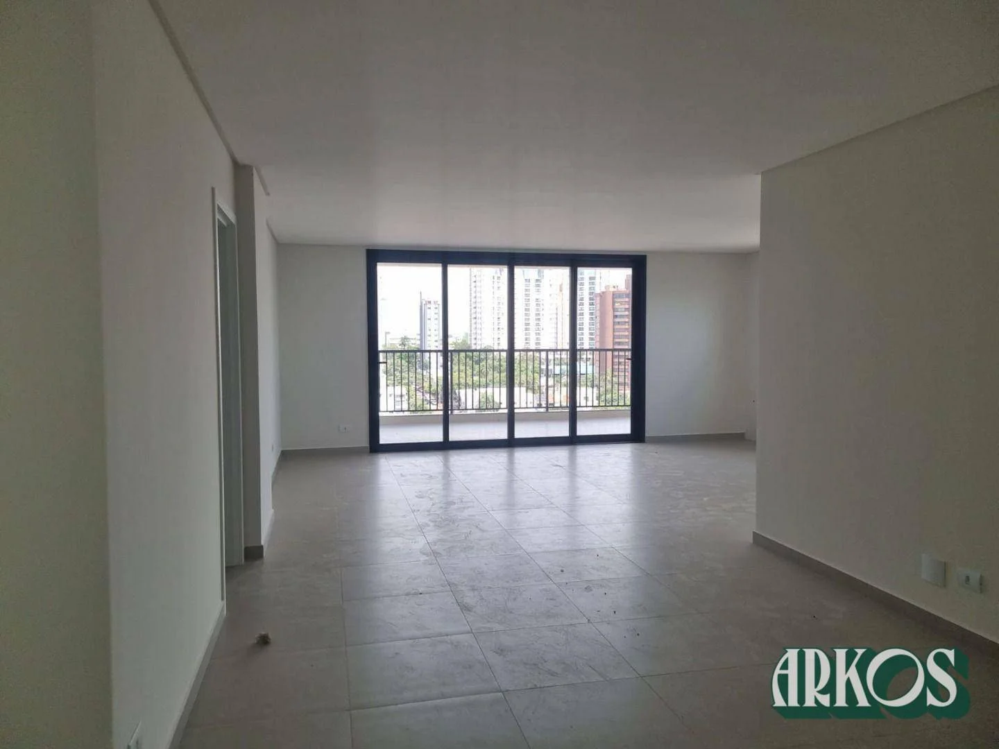 Apê no Bairro Country, edifício Jardins, 3 suítes e 156m² de área privativa.