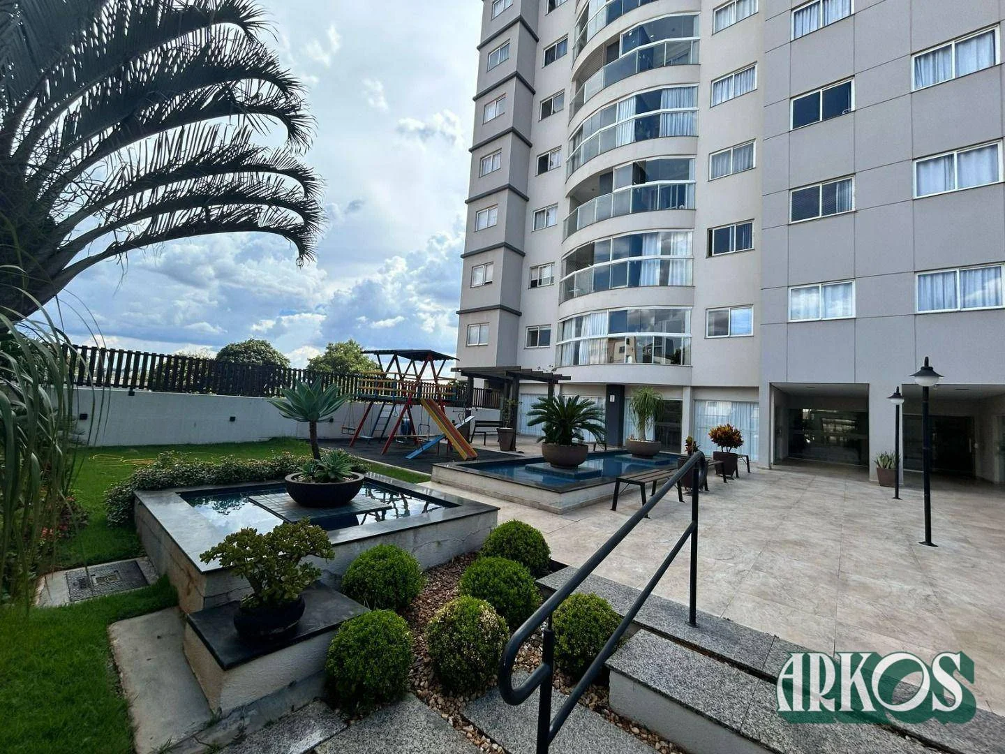 Apartamento com 3 dormitórios à venda, 77 m² por R$ 550.000,00 - Coqueiral - Cascavel/PR