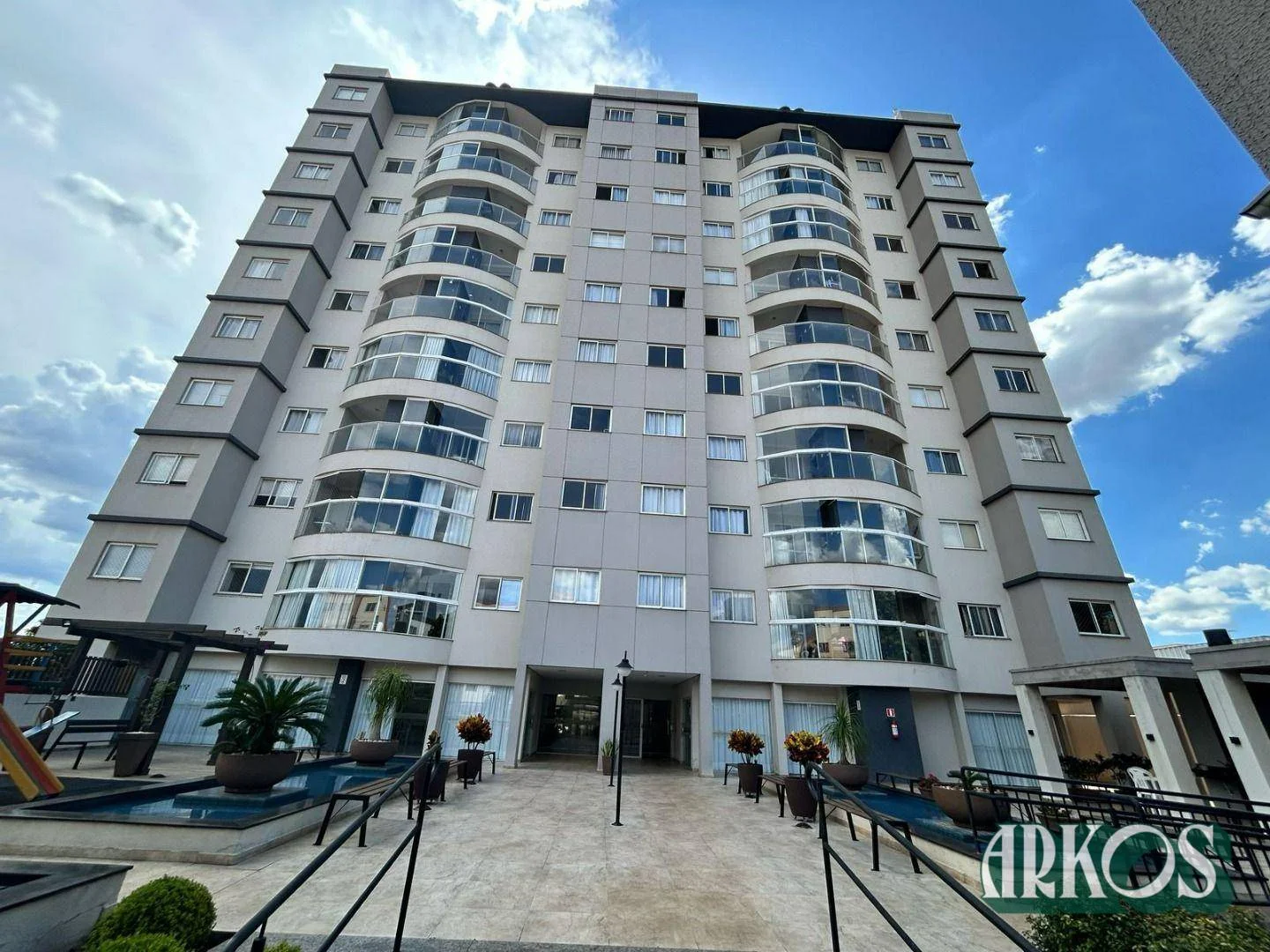 Apartamento com 3 dormitórios à venda, 77 m² por R$ 550.000,00 - Coqueiral - Cascavel/PR