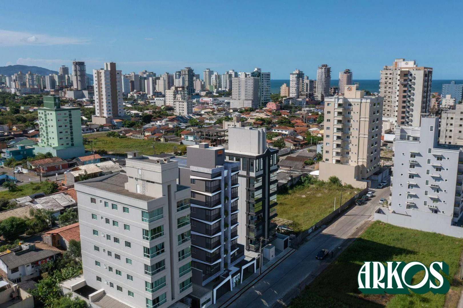 Apartamento com 2 dormitórios à venda, 97 m² por R$ 1.026.167,72 - Meia Praia - Itapema/SC