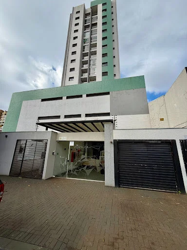 Aparamento semimobiliado com 3 suítes, uma delas com closet