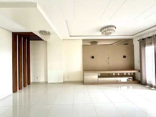 Aparamento semimobiliado com 3 suítes, uma delas com closet