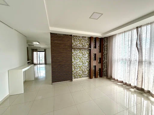 Aparamento semimobiliado com 3 suítes, uma delas com closet