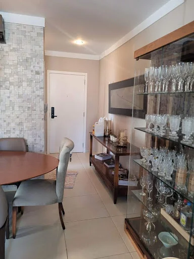 Apartamento mobiliado no Centro, com uma suíte e um quarto, próximo ao teatro