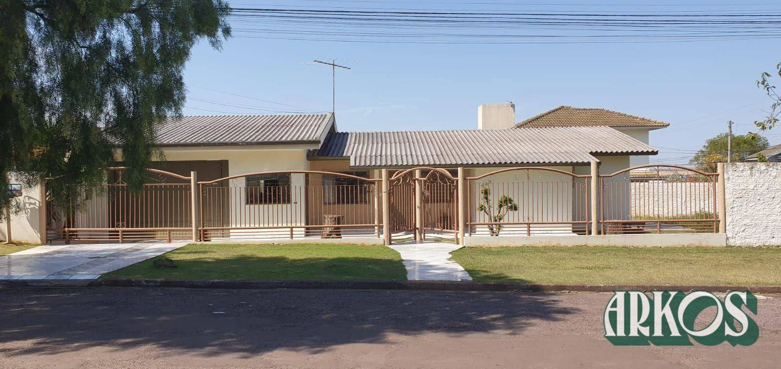 Casa com 3 dormitórios à venda, 180 m² por R$ 630.000 - Universitário - Cascavel/PR
