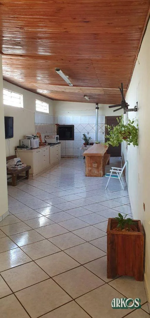 Casa com 3 dormitórios à venda, 180 m² por R$ 630.000 - Universitário - Cascavel/PR