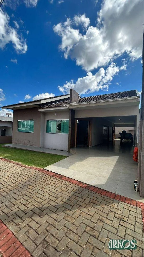 Casa térrea de esquina em condomínio, 361,19m² de terreno.