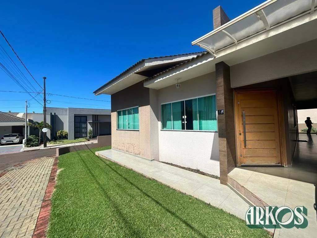 Casa térrea de esquina em condomínio, 361,19m² de terreno.