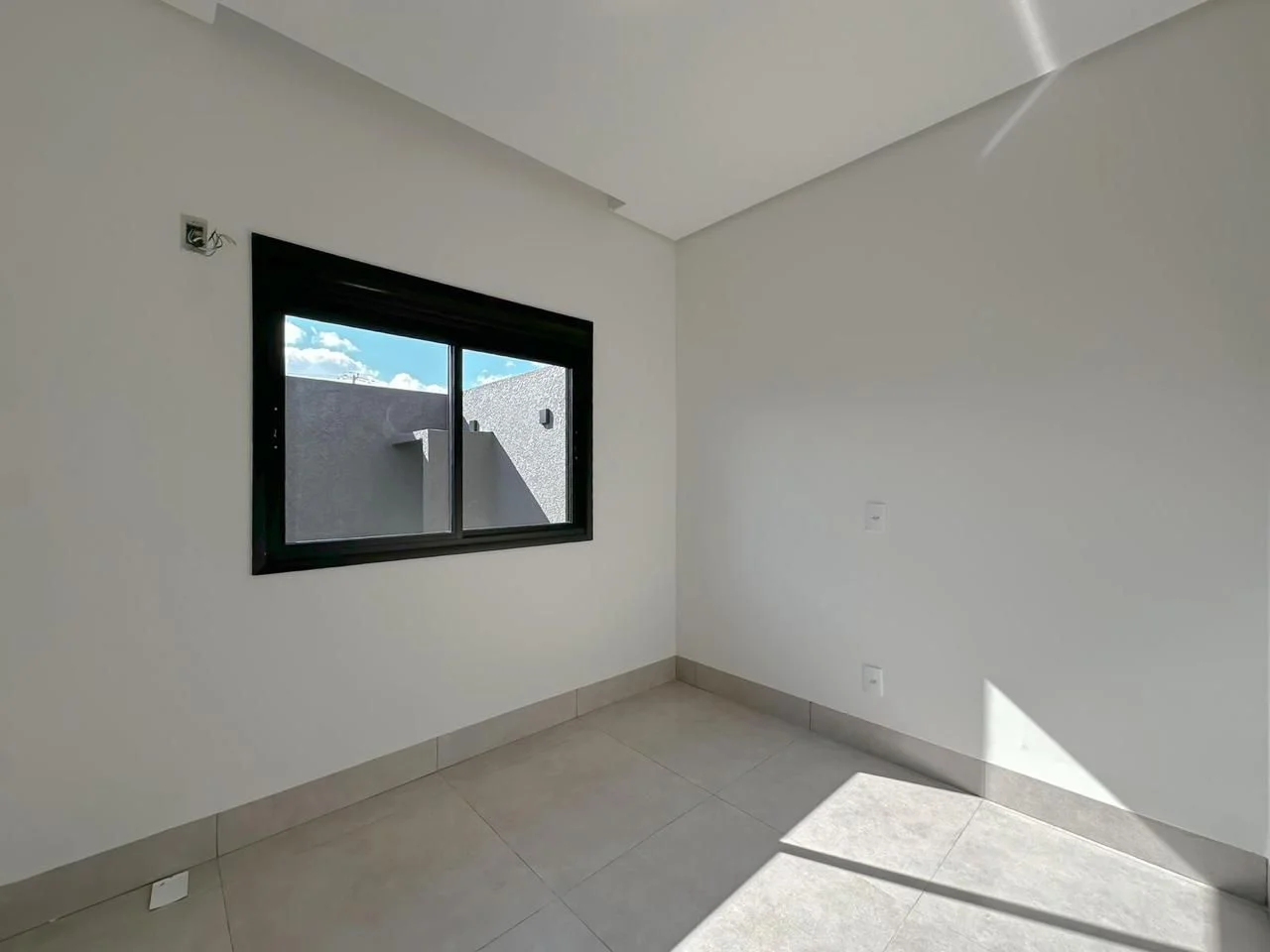 Casa Térrea Alto Padrão com 3 dormitórios à venda, 110 m² por R$ 610.000 - Viena - Cascavel/PR