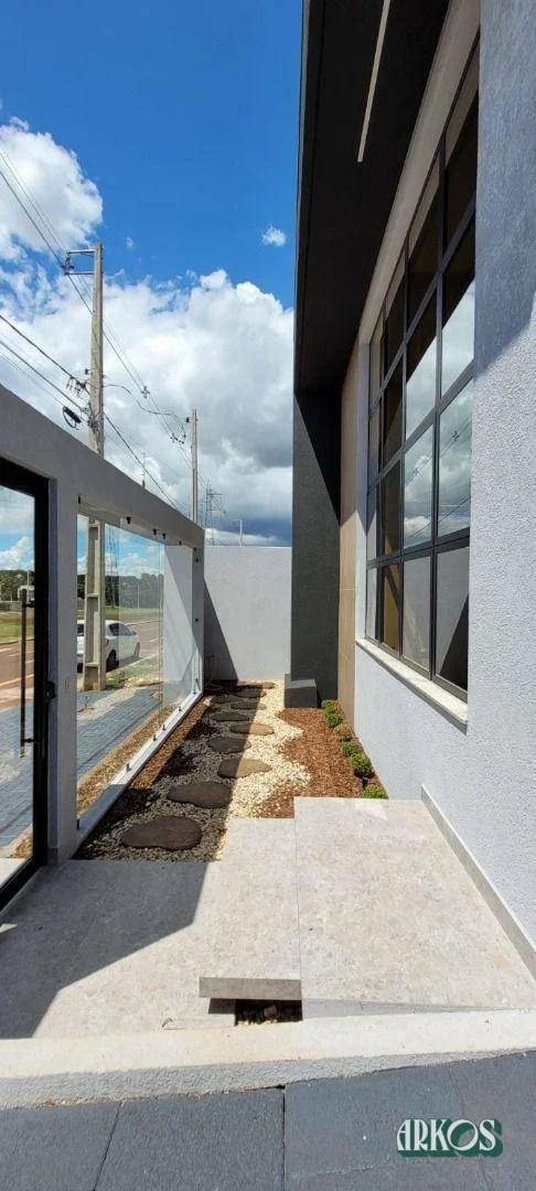 Casa nova com piscina , 3 suítes no Colina Tropical.
