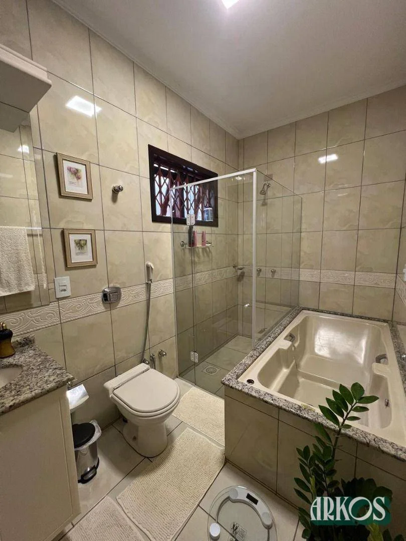Casa com 5 dormitórios à venda, 208 m² por R$ 1.600.000,00 - Neva - Cascavel/PR