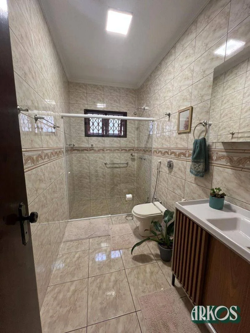 Casa com 5 dormitórios à venda, 208 m² por R$ 1.600.000,00 - Neva - Cascavel/PR