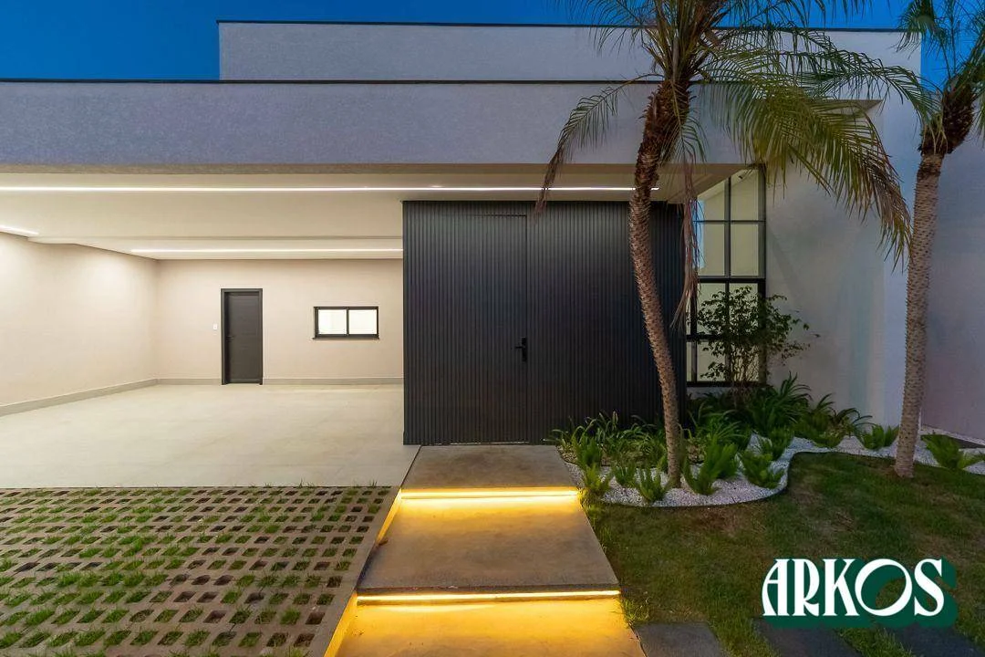 Casa com 3 suítes à venda, na melhor localização do bairro Tropical, fundos para reserva, por R$ 1.997.000 - Cascavel/PR