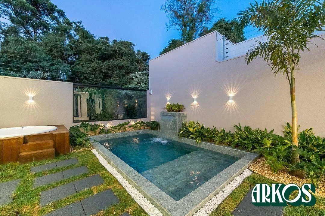 Casa com 3 suítes à venda, na melhor localização do bairro Tropical, fundos para reserva, por R$ 1.997.000 - Cascavel/PR