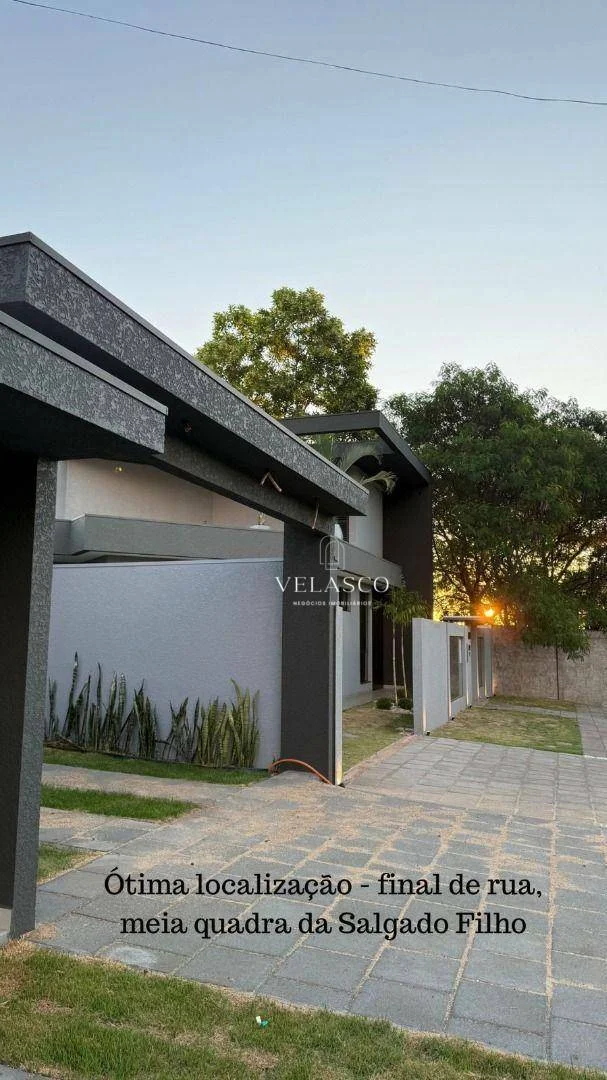 Casa com 3 dormitórios à venda, por R$ 700.000 - Canadá - Cascavel/PR