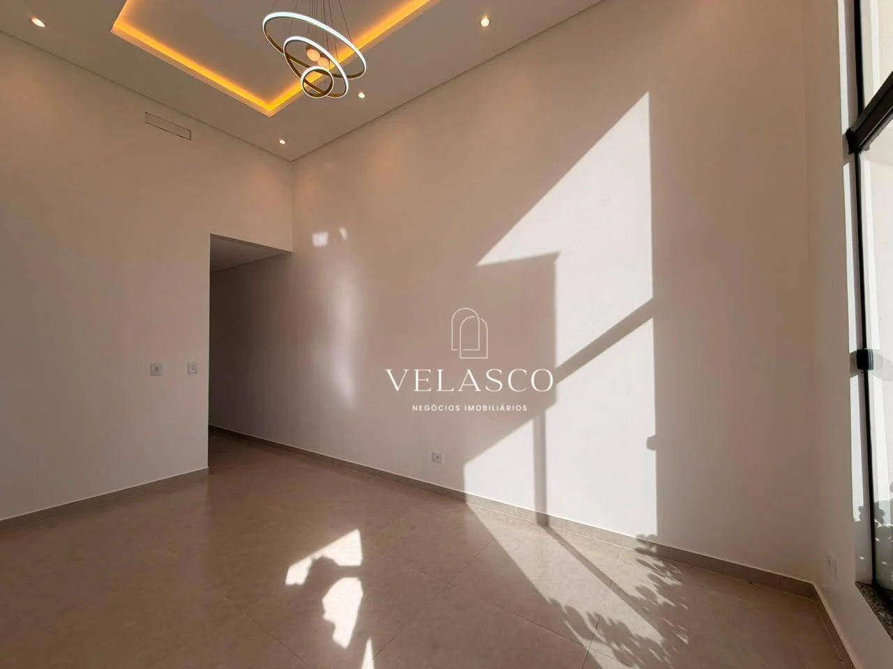 CASA 3 QUARTOS SENDO 1 SUITE VALÊNCIA
