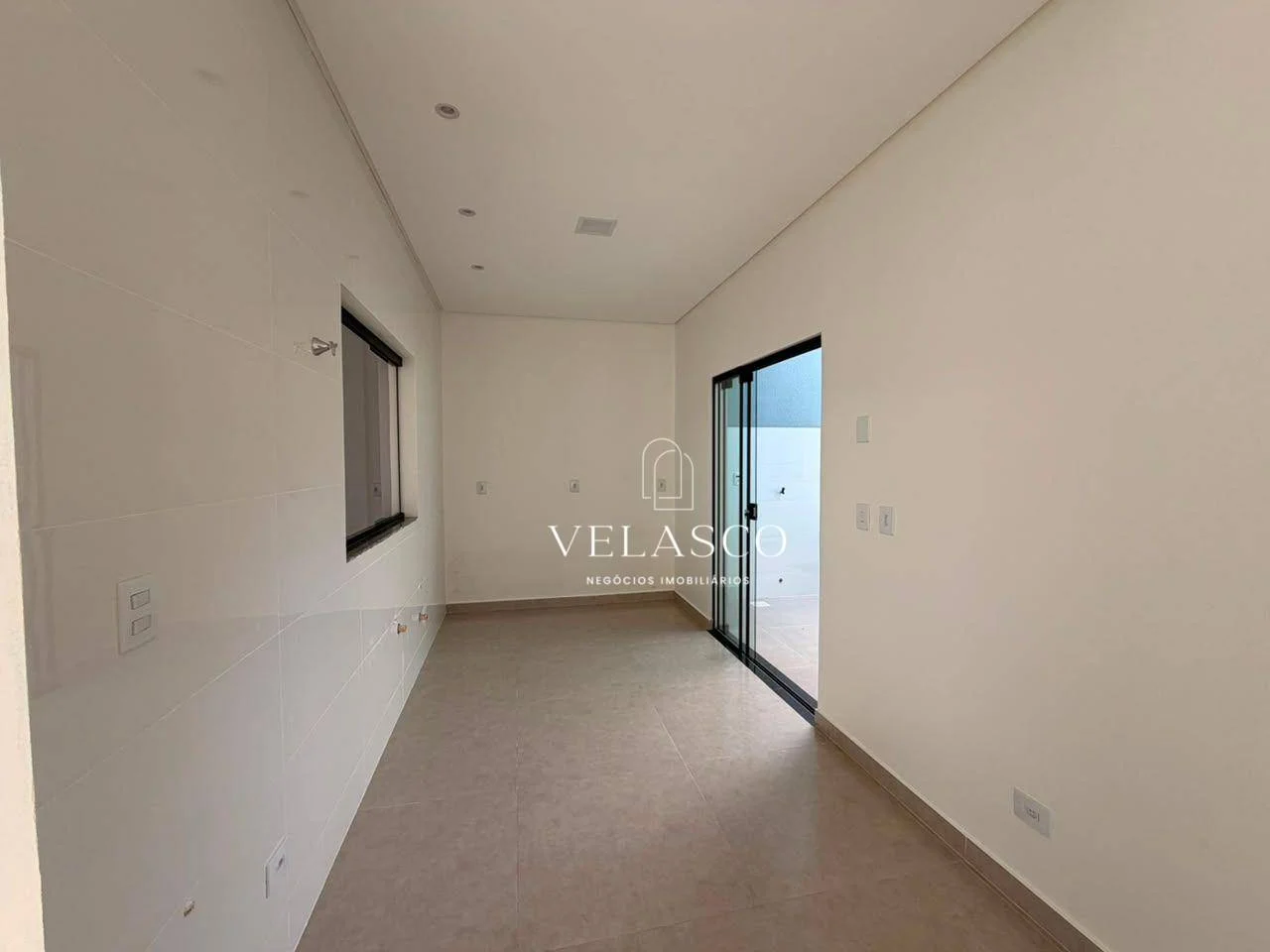 CASA 3 QUARTOS SENDO 1 SUITE VALÊNCIA