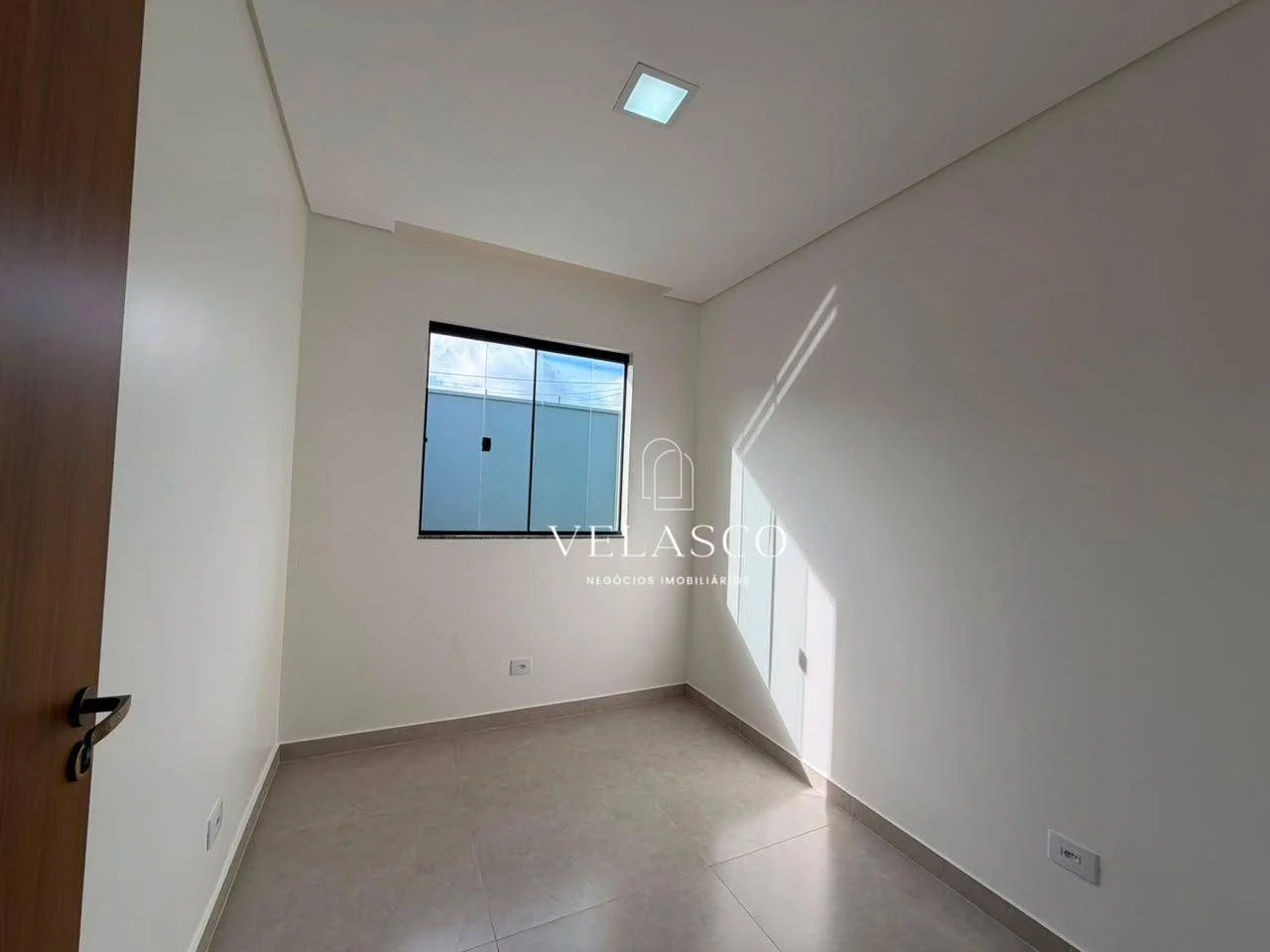 CASA 3 QUARTOS SENDO 1 SUITE VALÊNCIA