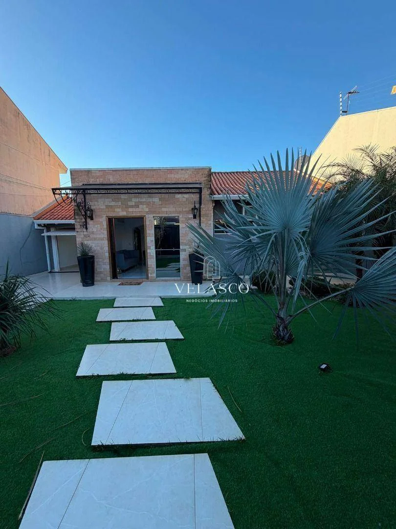 Casa com 3 suítes à venda em terreno de 708 m² por R$ 1.490.000 - Tropical - Cascavel/PR